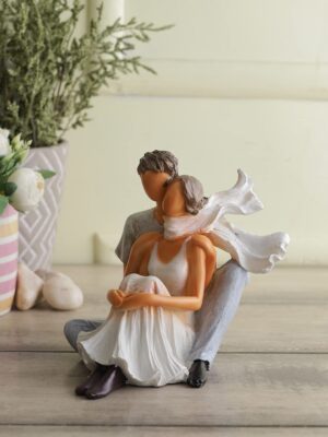 CraftVatika Sitting Love Couple Statue Showpiece, Handmade Couple Sculpture Figurine for Home Decor, Birthday Gift, Table Top, All Occasion (5.5x4.4x6 Inches), Multicolor
